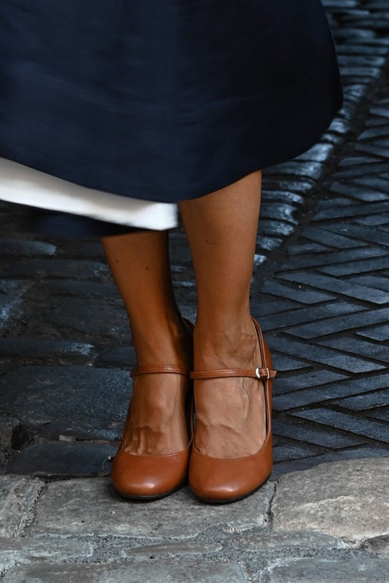 Nina™ | Sandały na niskim obcasie" can be rewritten as "Nina™ | Niskobezkowe Sandały